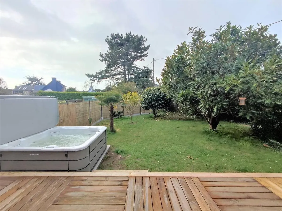 Villa Avec Spa, Wifi Sur La Plage De Tourony A Tregastel - Fr-1-368-383 Nyaraló